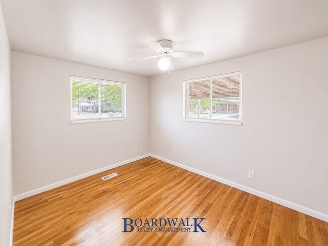 Building Photo - 1016 E 3825 S