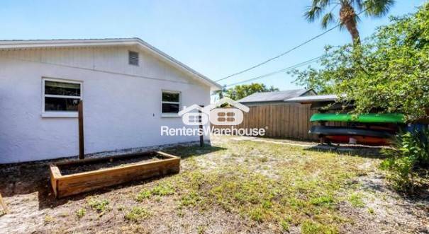 Building Photo - 1505 Beach Dr SE