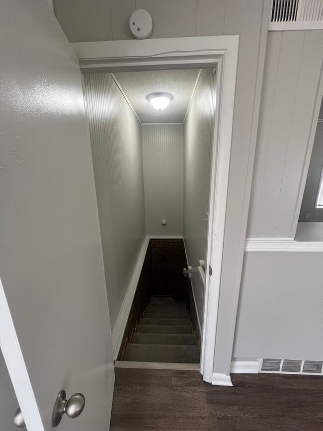 Building Photo - 1 E Dunbar Rd