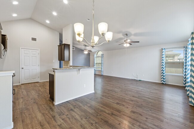 Building Photo - 1328 Blue Leaf Dr