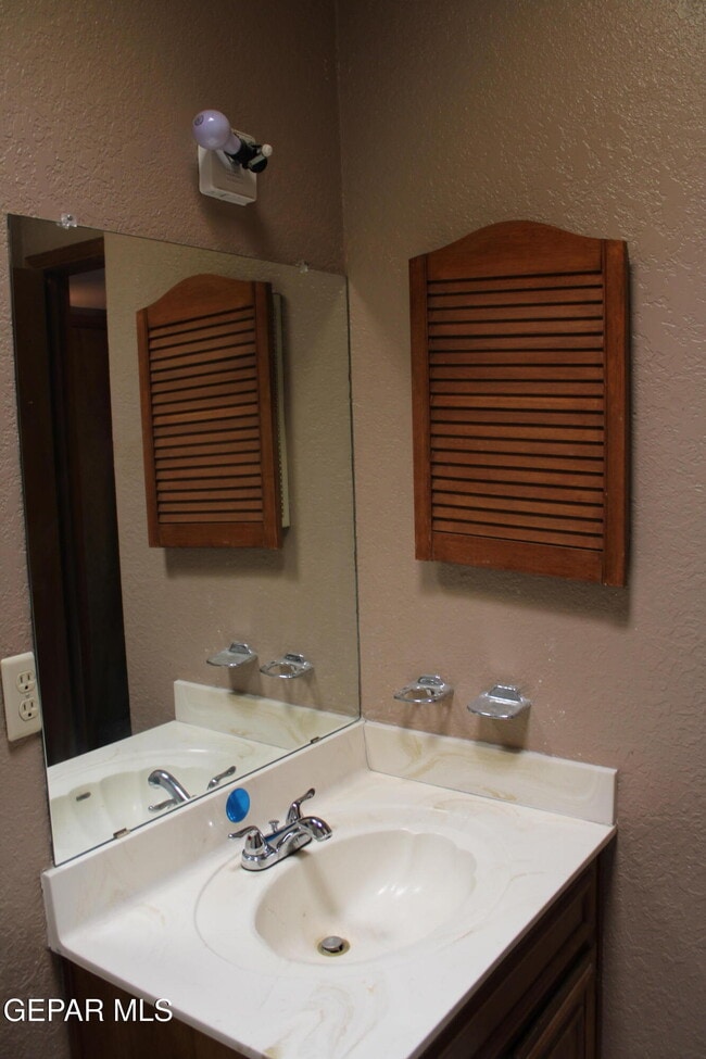 Building Photo - 1528 Sierra De Oro Dr