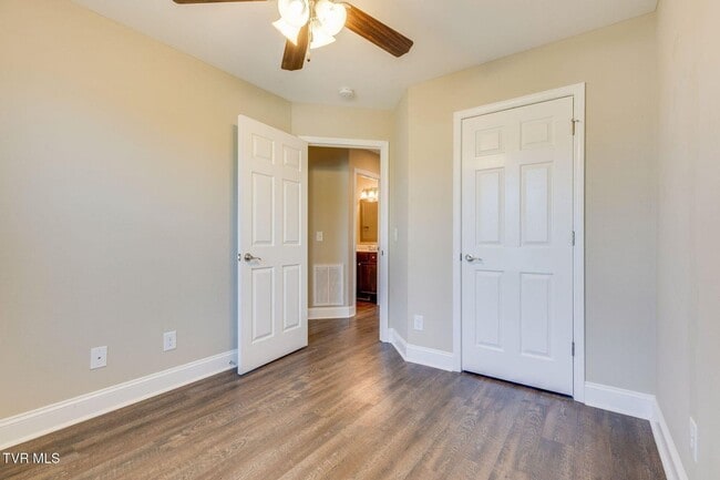 Building Photo - For Rent — Modern Duplex Near Historic Jonesborough
