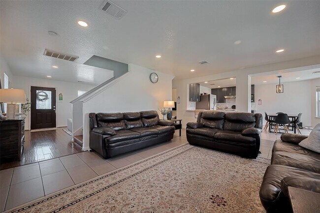Building Photo - 15214 Mission Forest Dr