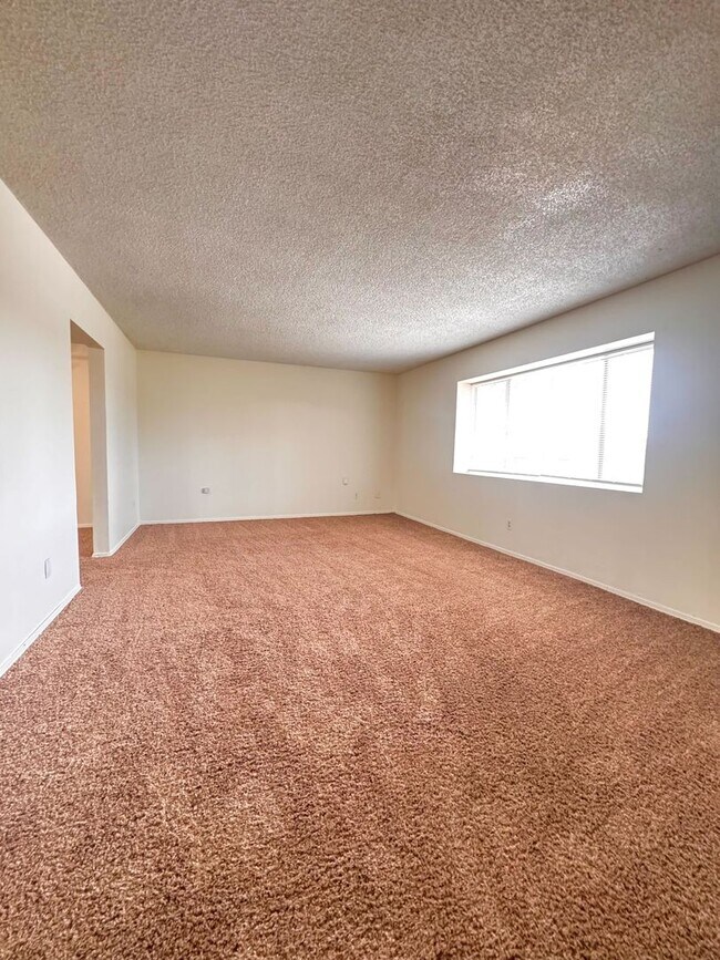 Building Photo - House for Rent!