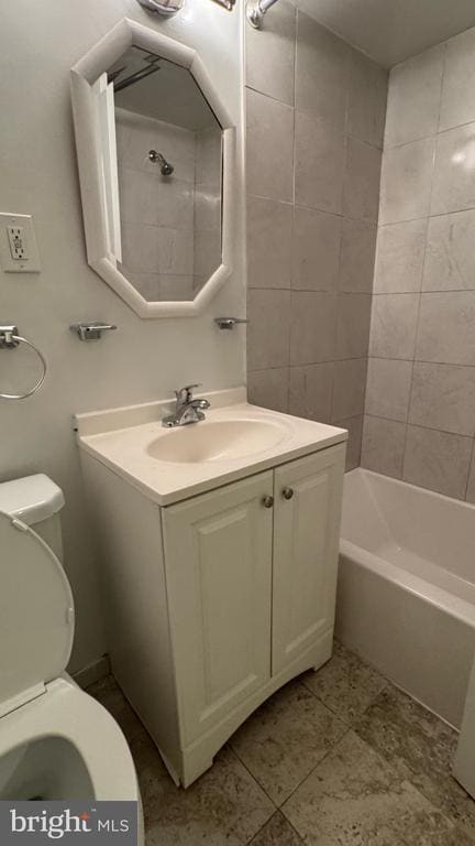 Building Photo - 3790 Lyndhurst Dr