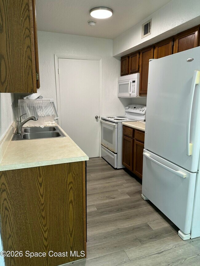 Building Photo - 2130 Forest Knoll Dr NE