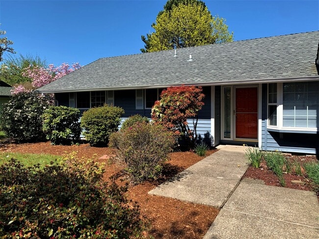 Building Photo - Desirable Cascade Park Location with Many ...