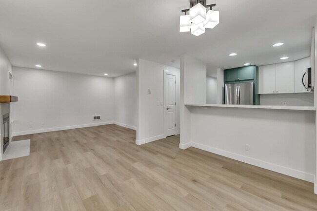 Building Photo - 7143