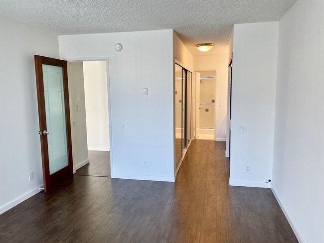 Building Photo - 1932 Overland Ave