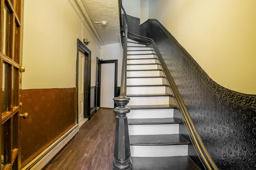 Building Photo - 245 4th St