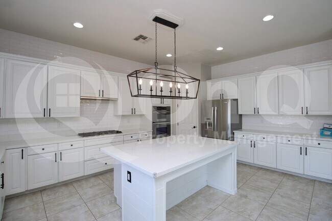 Building Photo - 12908 W Sierra Vista Dr