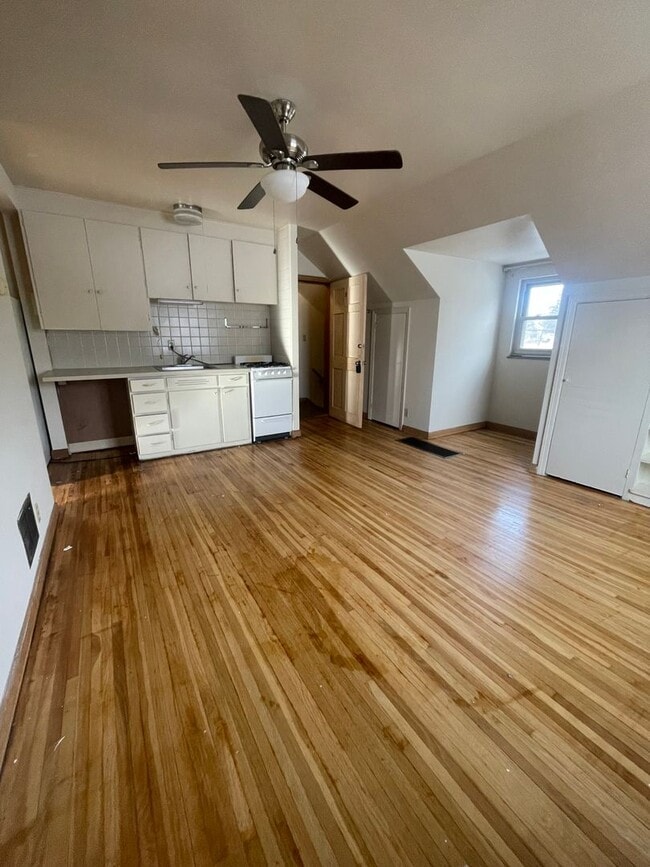 Building Photo - 117 Fairlawn Dr