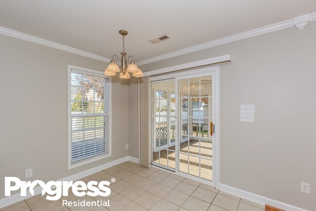 Building Photo - 1440 Standish Dr