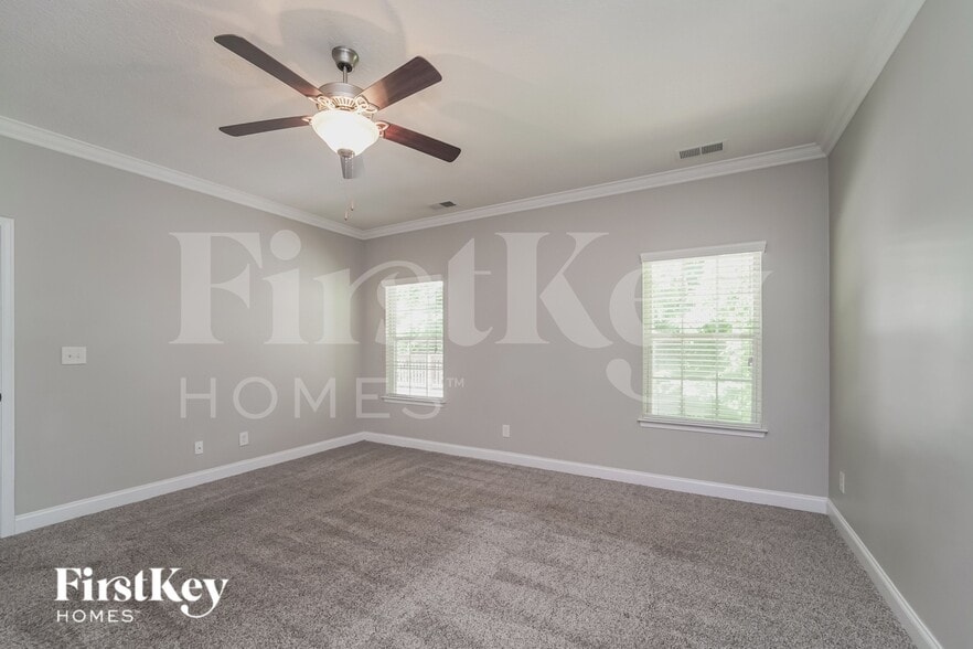 Building Photo - 2408 Kinmere Dr