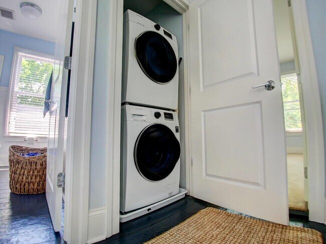 Building Photo - 95 Hull Aly