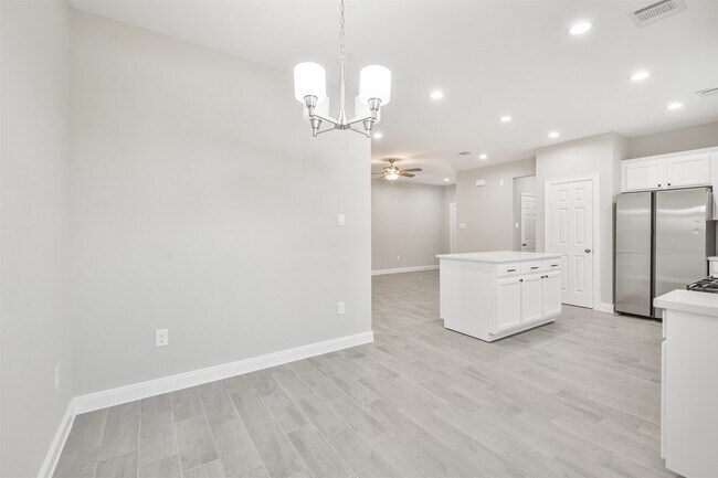 Building Photo - 7524 E Maxroy St