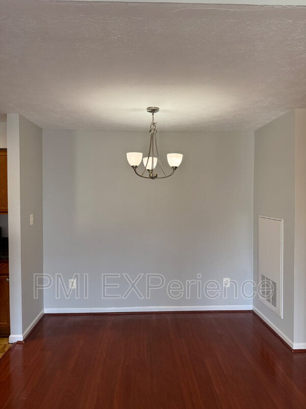 Building Photo - 8931 Town Center Cir