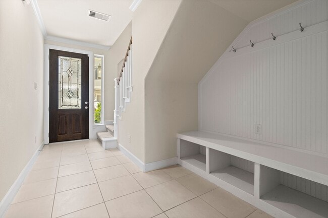 Building Photo - 2021 Cambridge Heights Pl