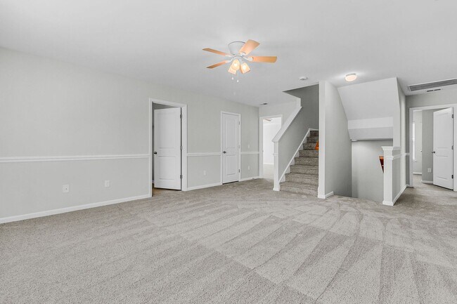 Building Photo - 5 Bedroom 3 Bath Home Located in Sophia Landing in Goose Creek