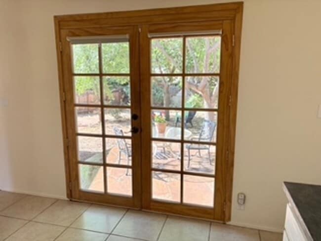 Building Photo - Cozy, West Sedona home with large fenced b...