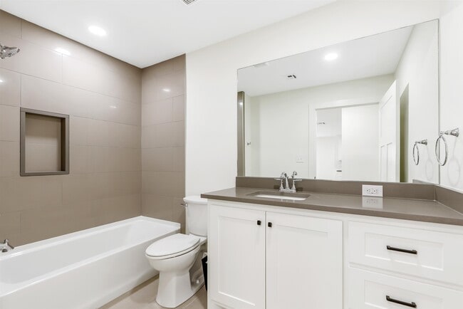 Building Photo - 503 W Sallier St