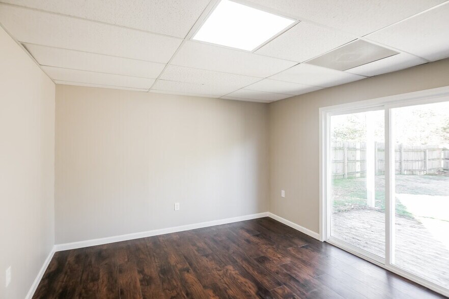 Building Photo - 55 Richmond Dr