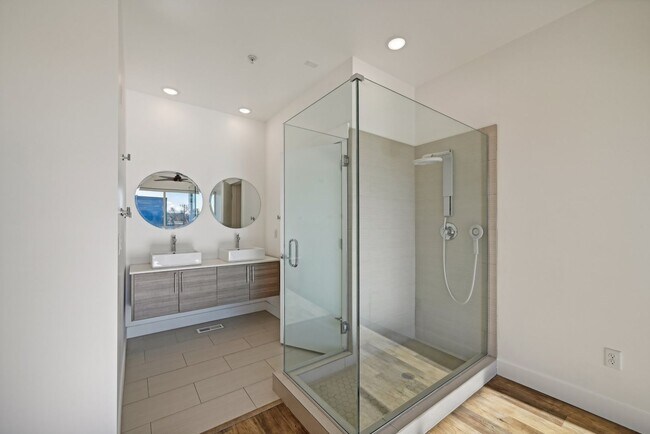 Building Photo - 2BR/2.5BA Condo in Central Ninth | Mountain Views, Solar & Walk to Everything