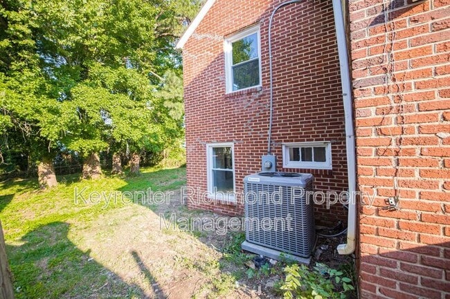 Building Photo - 1001 Colonial Ave