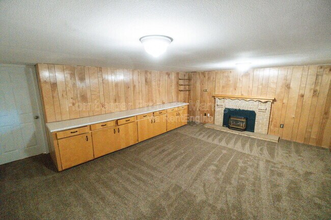 Building Photo - 4206 N Oak St
