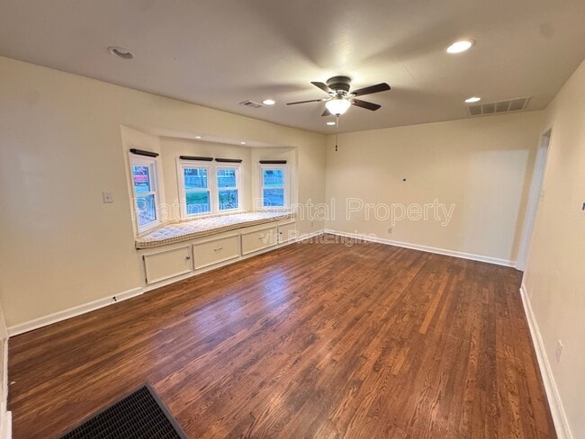 Building Photo - 1886 Benson Ave SE