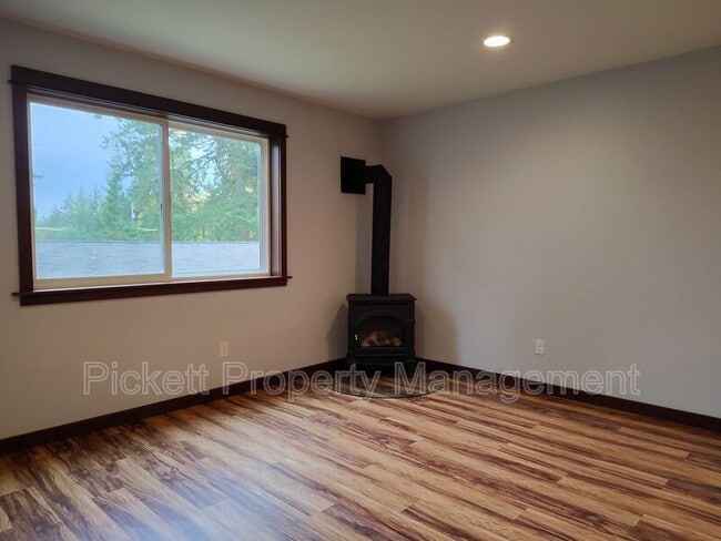 Building Photo - 10715 NE Rhody Wy