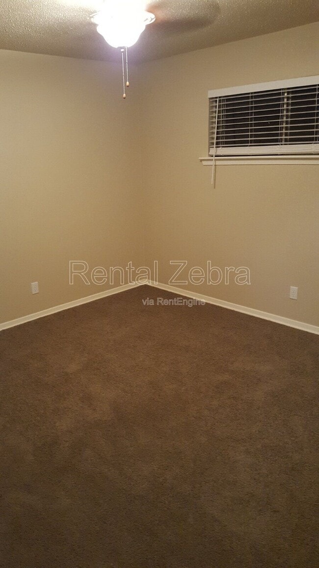 Building Photo - 2939 Longmeade Dr