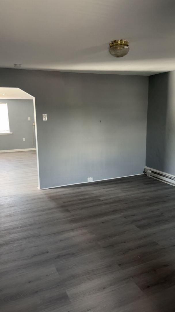 Building Photo - Beautiful renovated apartment with a ton of space!