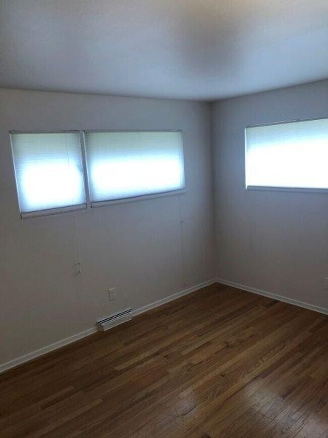 Building Photo - Beautiful Northside 3 Bedroom 2.5 Bath near the Indian Trail!