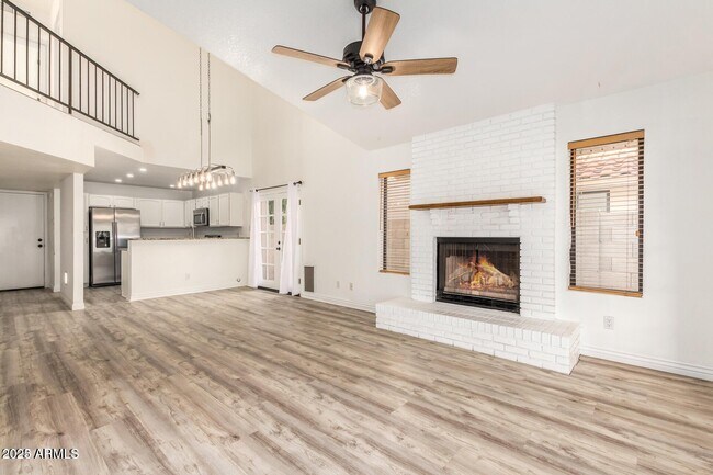 Building Photo - 2174 E Aspen Dr