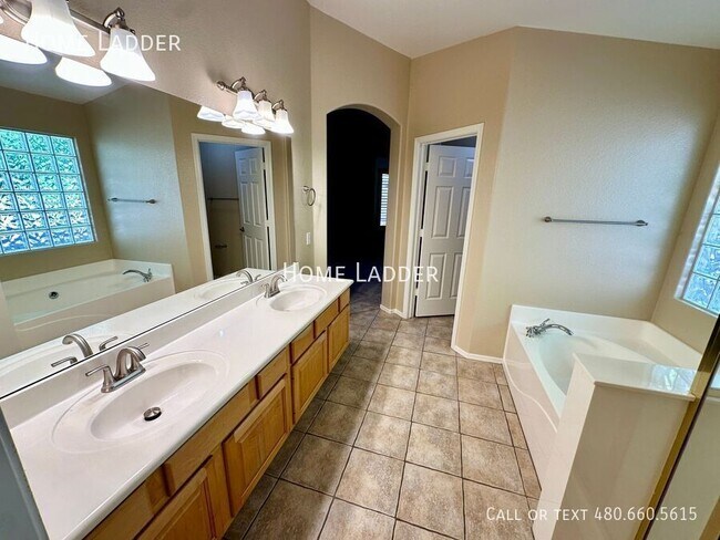 Building Photo - 1100 E Nunneley Rd