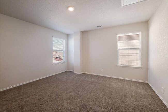 Building Photo - *MOVE IN SPECIAL: HALF OFF OF FIRST MONTHS RENT, IF MOVED IN BY DECEMBER 2025*