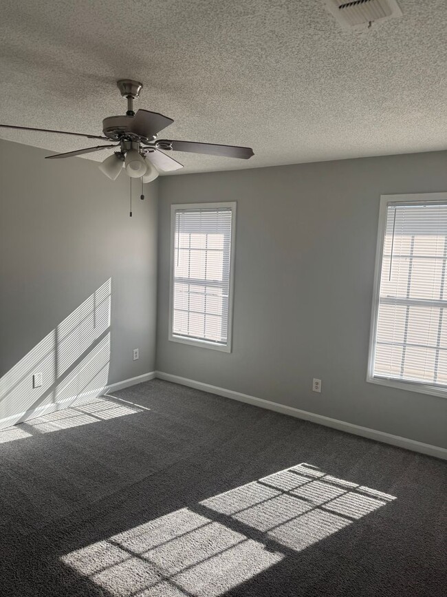 Building Photo - 5979 Cherry Creek Ln