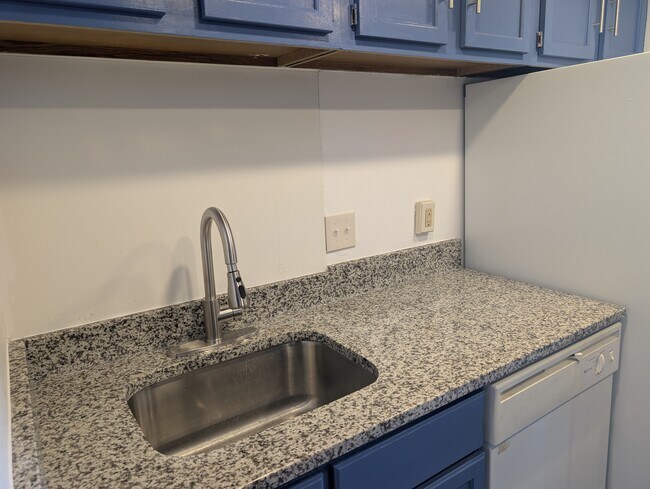 Building Photo - Warsaw Condo Unit 39
