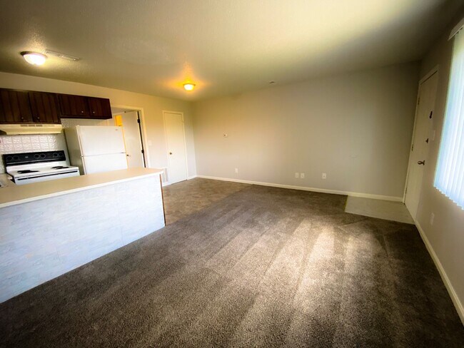 Building Photo - ! Bedroom 1 Bath Apartment for Rent