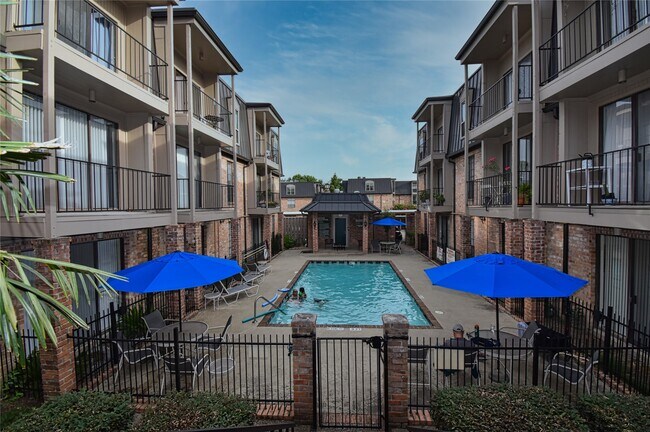 Building Photo - 2425 Underwood St