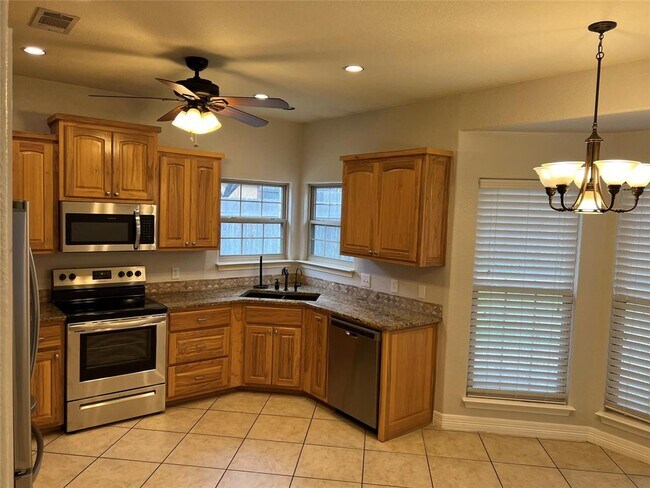 Building Photo - 503 Woodland Park Dr