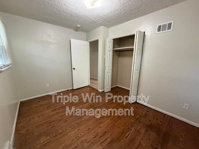Building Photo - 6917 Berkridge Ct