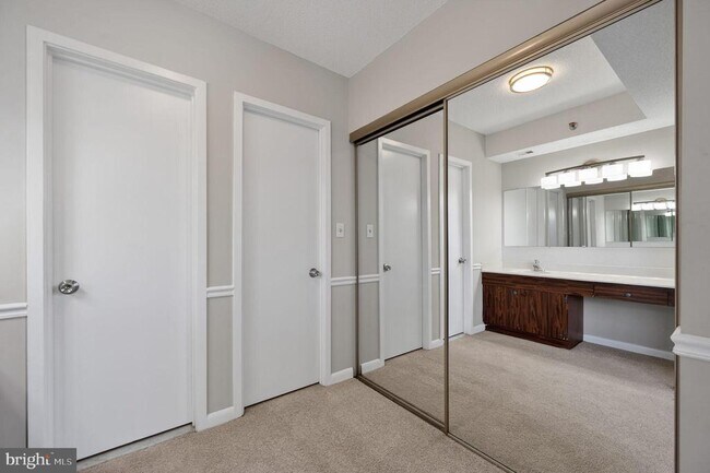 Building Photo - 3709 S George Mason Dr