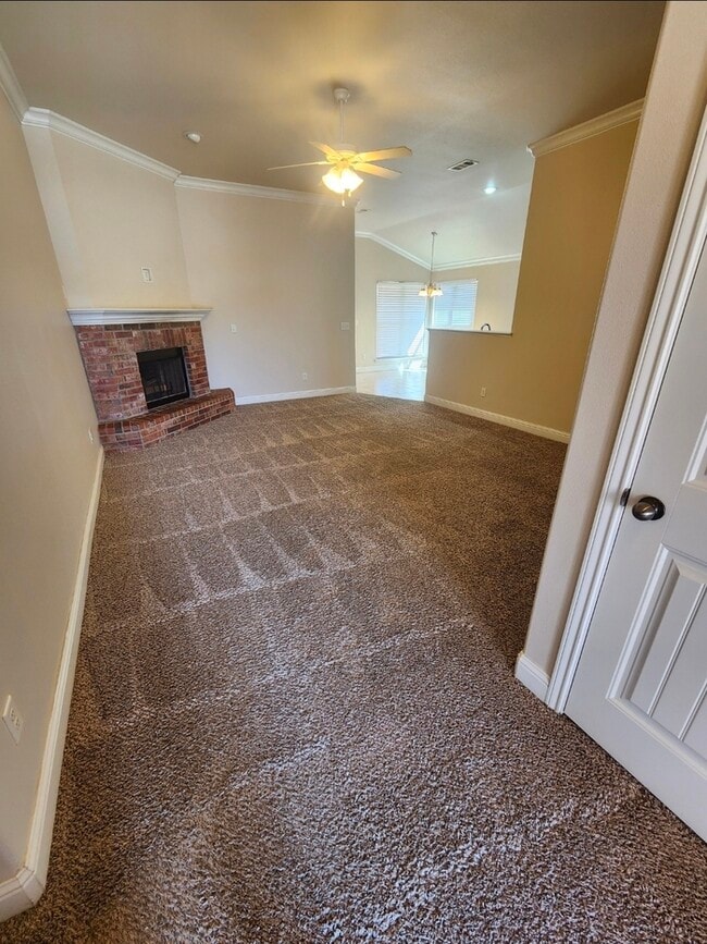 Building Photo - 3 bed 2 bath 2 car garage in Lone Star Trails!