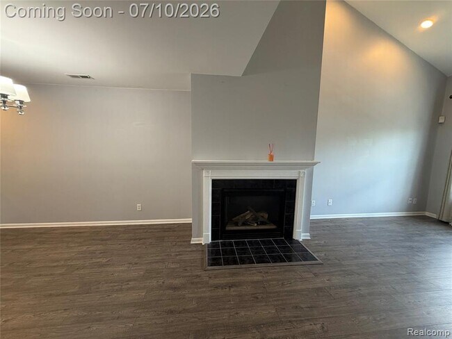 Building Photo - 29415 Glen Oaks Blvd E