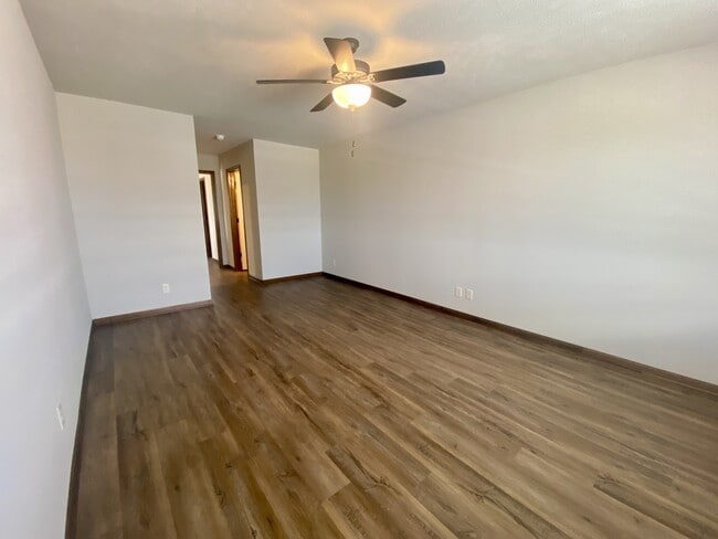 Building Photo - 129 W Samuel Ave