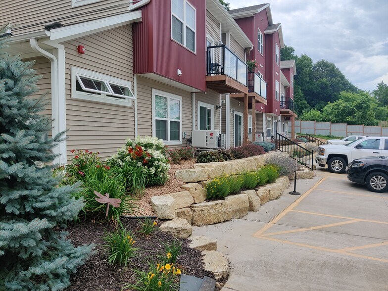 Building Photo - 2312 WI-16
