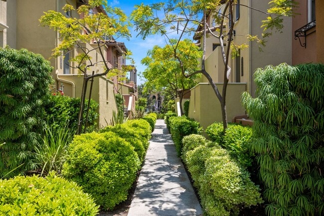 Building Photo - Upgraded Mission Valley 2 Bed 2.5 Bath at the Terraces of Escala! Small Pet OK!