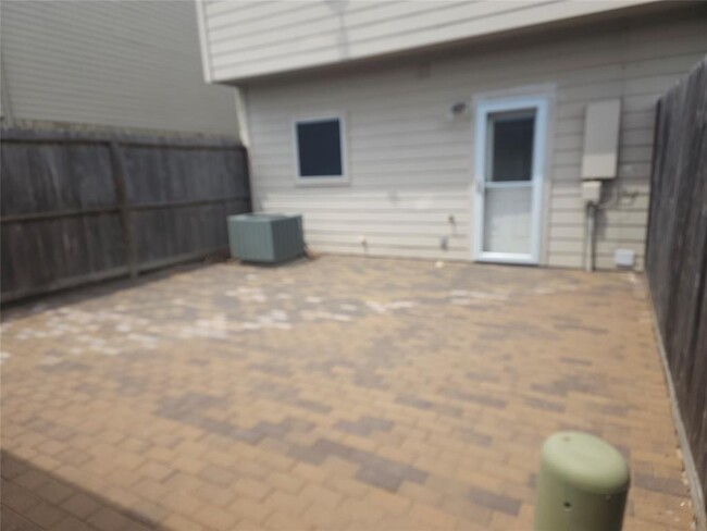 Building Photo - 1063 Birnham Woods Blvd